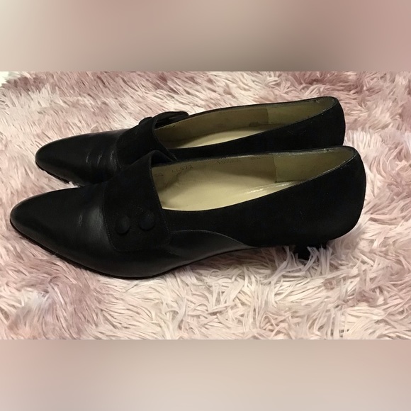 - Salvatore Ferragamo Heels - Picture 1 of 9